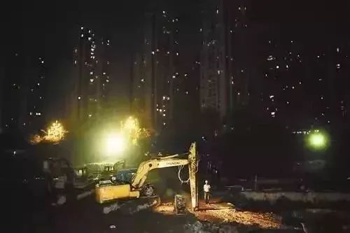 2022年6月8/9日：“高考结束，请考生立即停笔…….”回顾高考45年，每一张照片都是一代人的青春休闲区蓝鸢梦想 - Www.slyday.coM