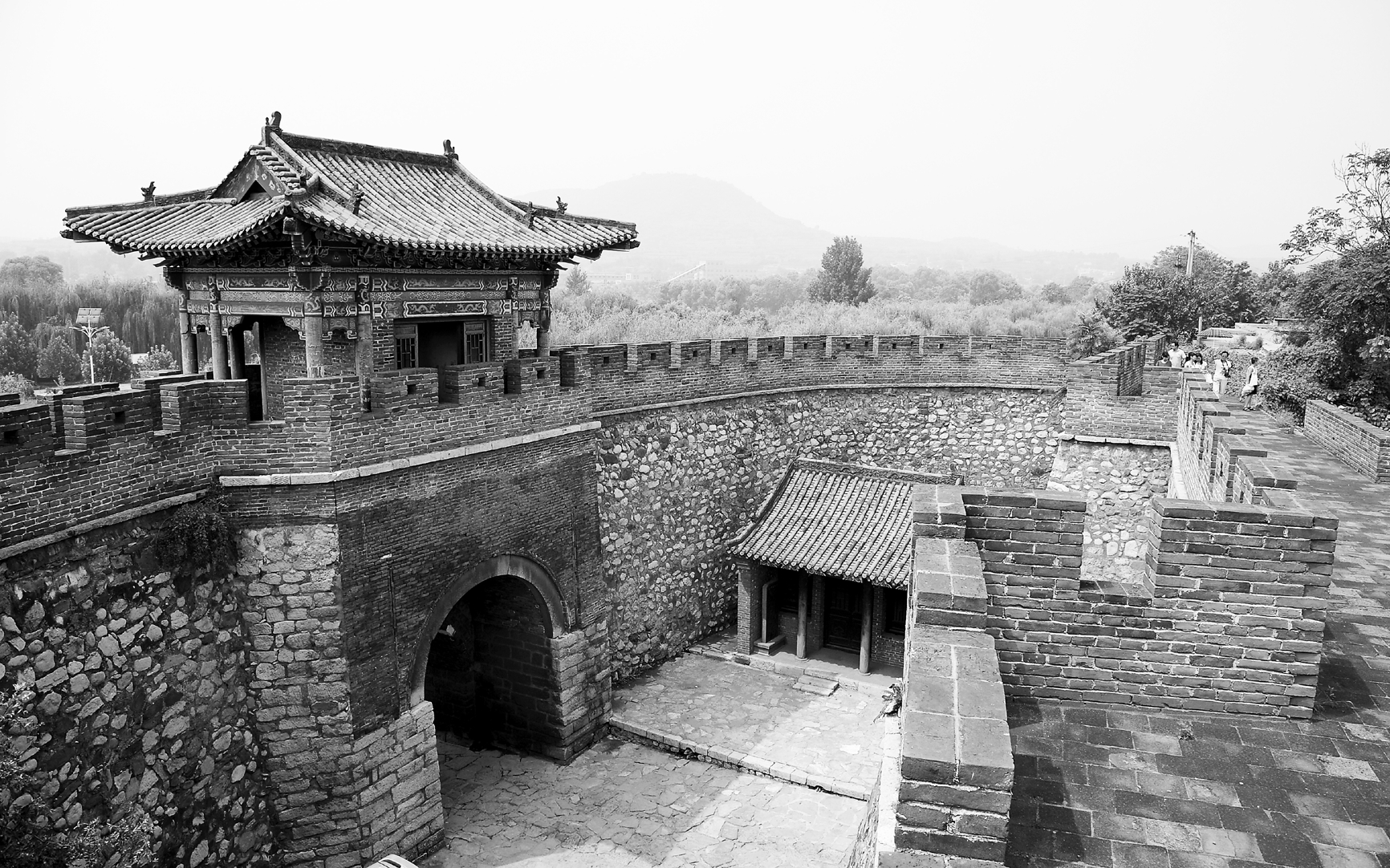 图为井陉县天长镇古城墙.本报记者 张晓峰 摄