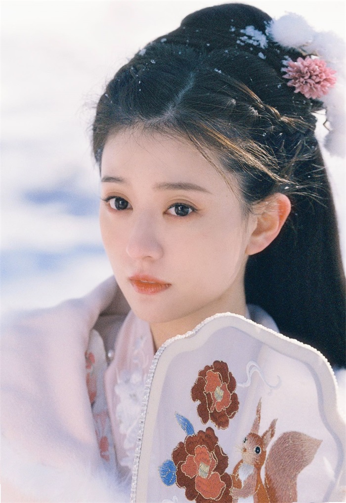乔欣古装雪地写真气质温婉清冷出绝