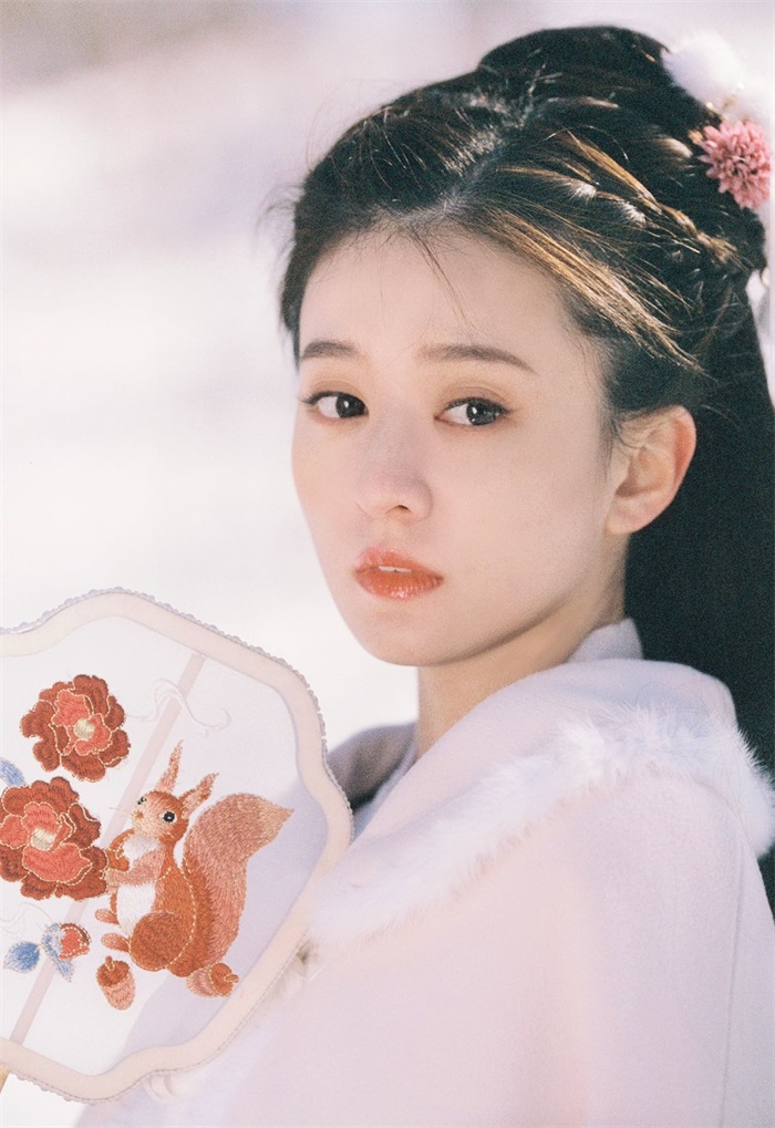 乔欣古装雪地写真气质温婉清冷出绝
