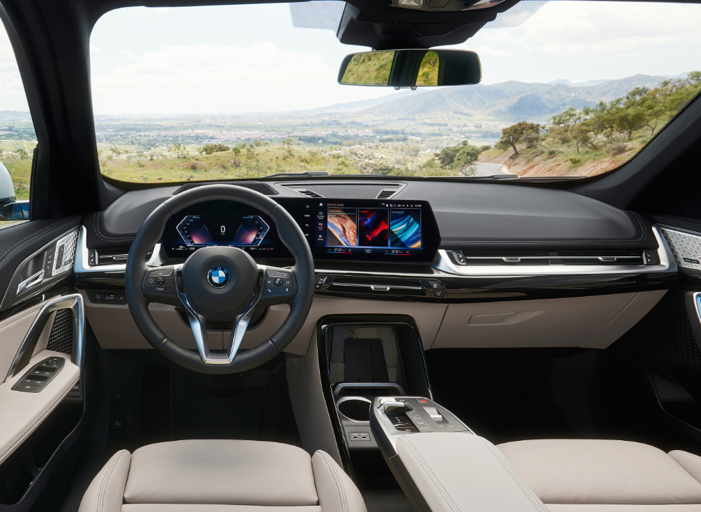 全新宝马x1实车图曝光尺寸更大提供纯电版车型