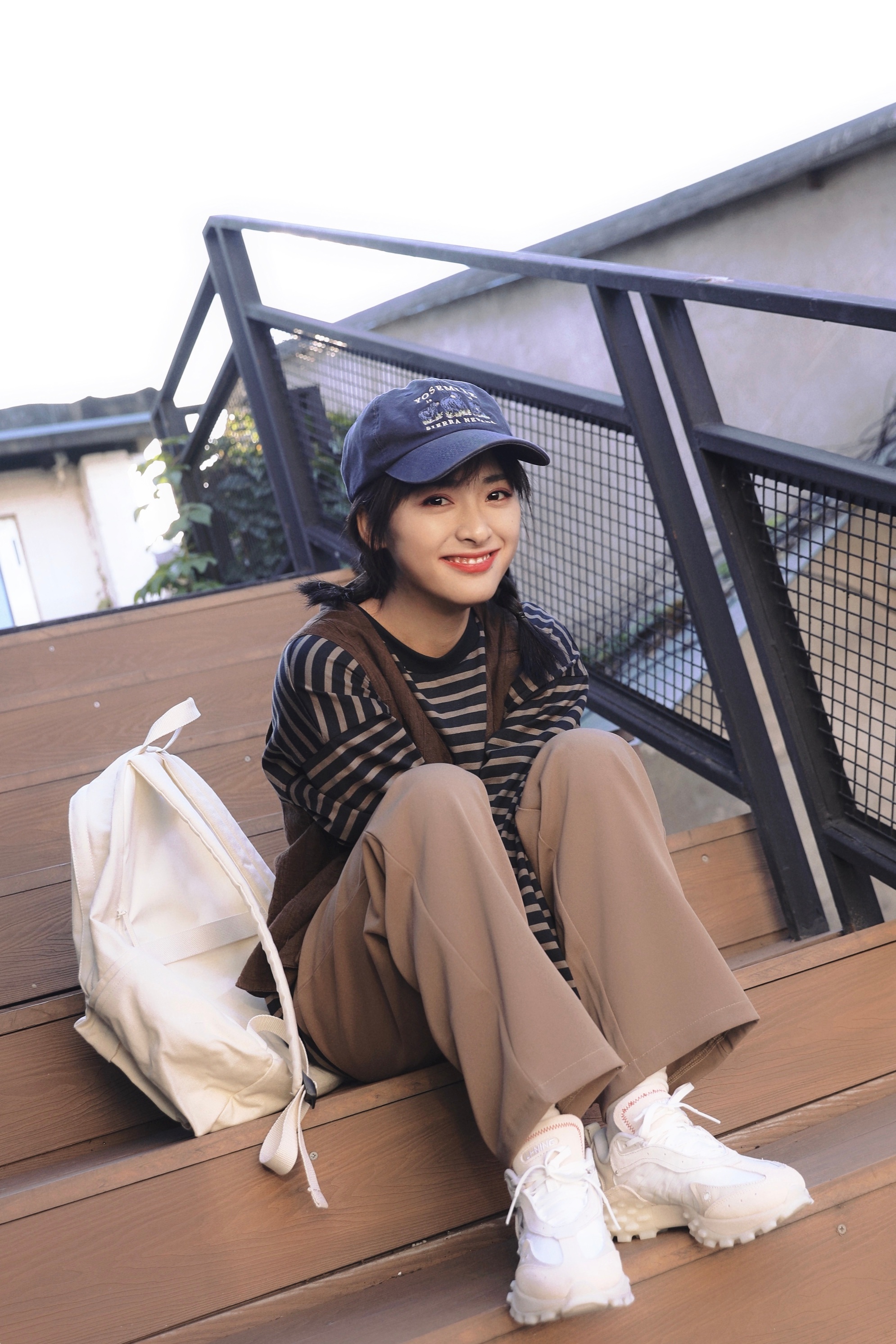 10位娱乐圈的冷脸美女,静态五官精致似仙女,一做表情颜值就崩!