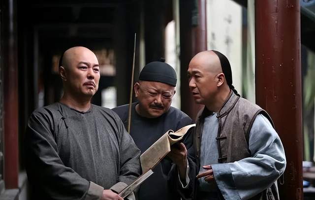 老戏骨张国立现身街头拍戏，73岁王刚近照胖一圈，张铁林罕见露面休闲区蓝鸢梦想 - Www.slyday.coM