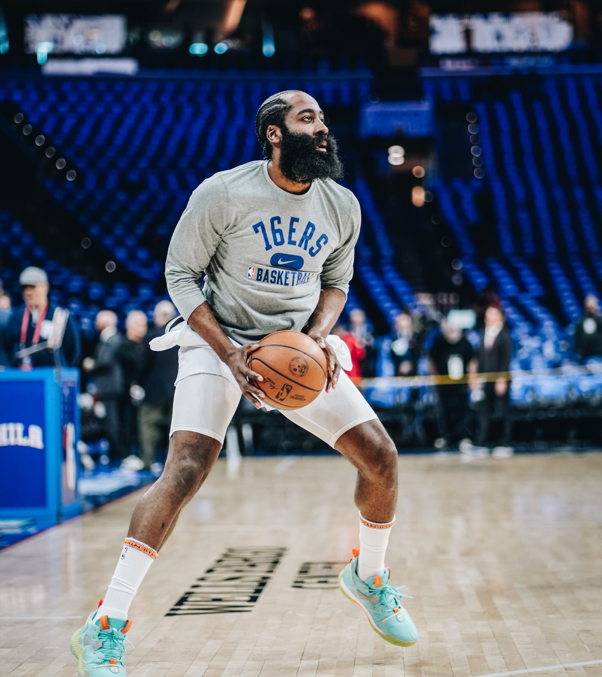 nba扎心哈登不值2亿美元巴克利不知道他是受伤还是不行了