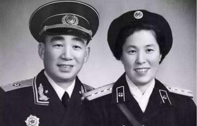 90年开国少将易耀彩病逝，6年后妻子做一决定：把他与他前妻合葬休闲区蓝鸢梦想 - Www.slyday.coM