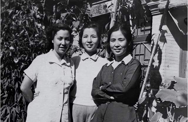 90年开国少将易耀彩病逝，6年后妻子做一决定：把他与他前妻合葬休闲区蓝鸢梦想 - Www.slyday.coM