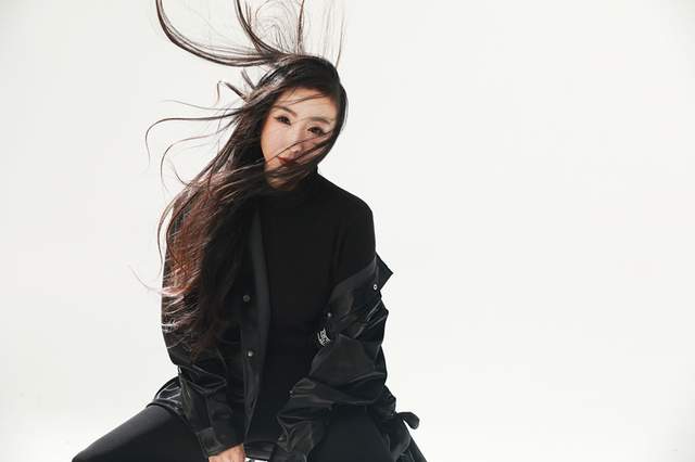 全能民歌小天后李金点登健康博览封面优雅知性传递正能量