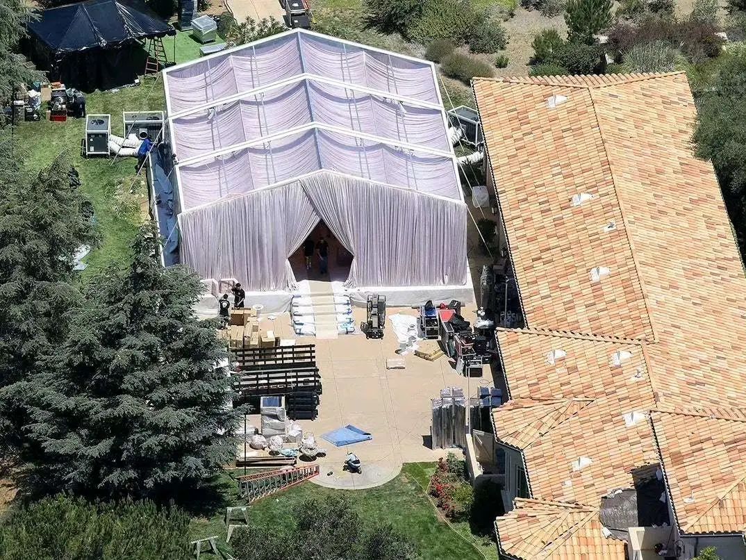 比电视剧精彩！布兰妮婚礼当天前夫硬闯砸场子，众多大咖现场吃瓜休闲区蓝鸢梦想 - Www.slyday.coM