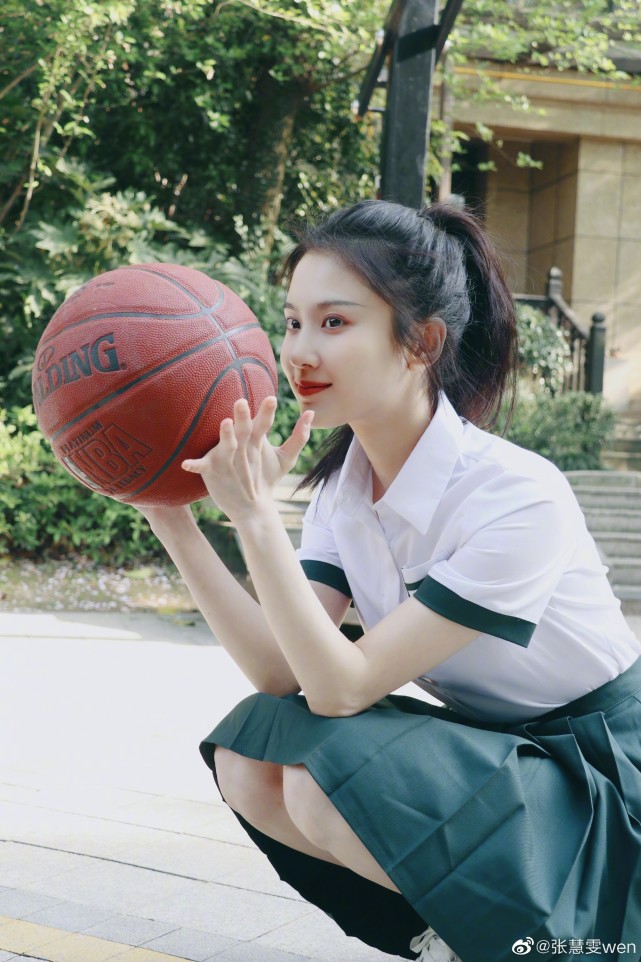 张慧雯化身篮球女孩青春活力似初恋超高颜值惹人爱