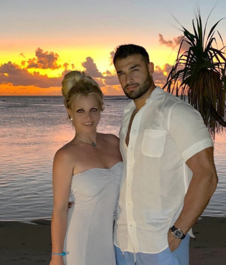 比电视剧精彩！布兰妮婚礼当天前夫硬闯砸场子，众多大咖现场吃瓜休闲区蓝鸢梦想 - Www.slyday.coM