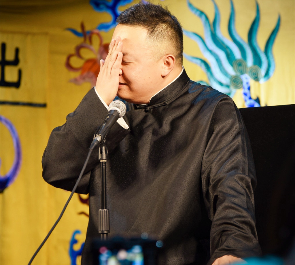 而这个时候,德云社年龄限制是不超过26岁,"高龄"考生阎鹤祥,差四个月