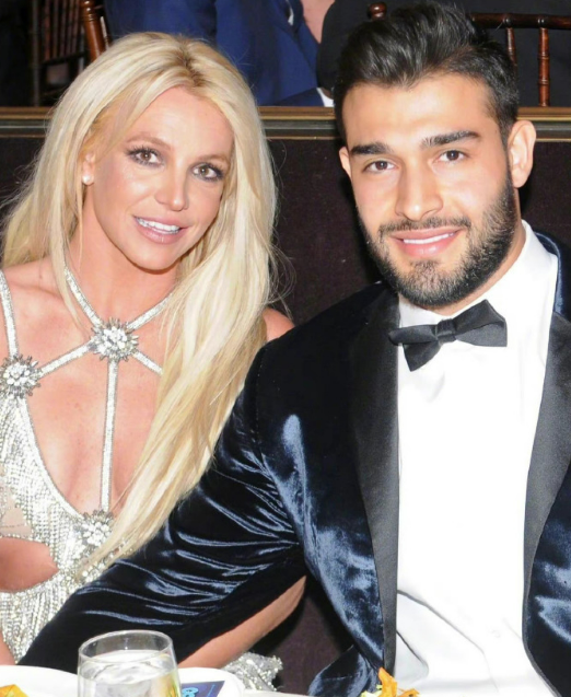 比电视剧精彩！布兰妮婚礼当天前夫硬闯砸场子，众多大咖现场吃瓜休闲区蓝鸢梦想 - Www.slyday.coM