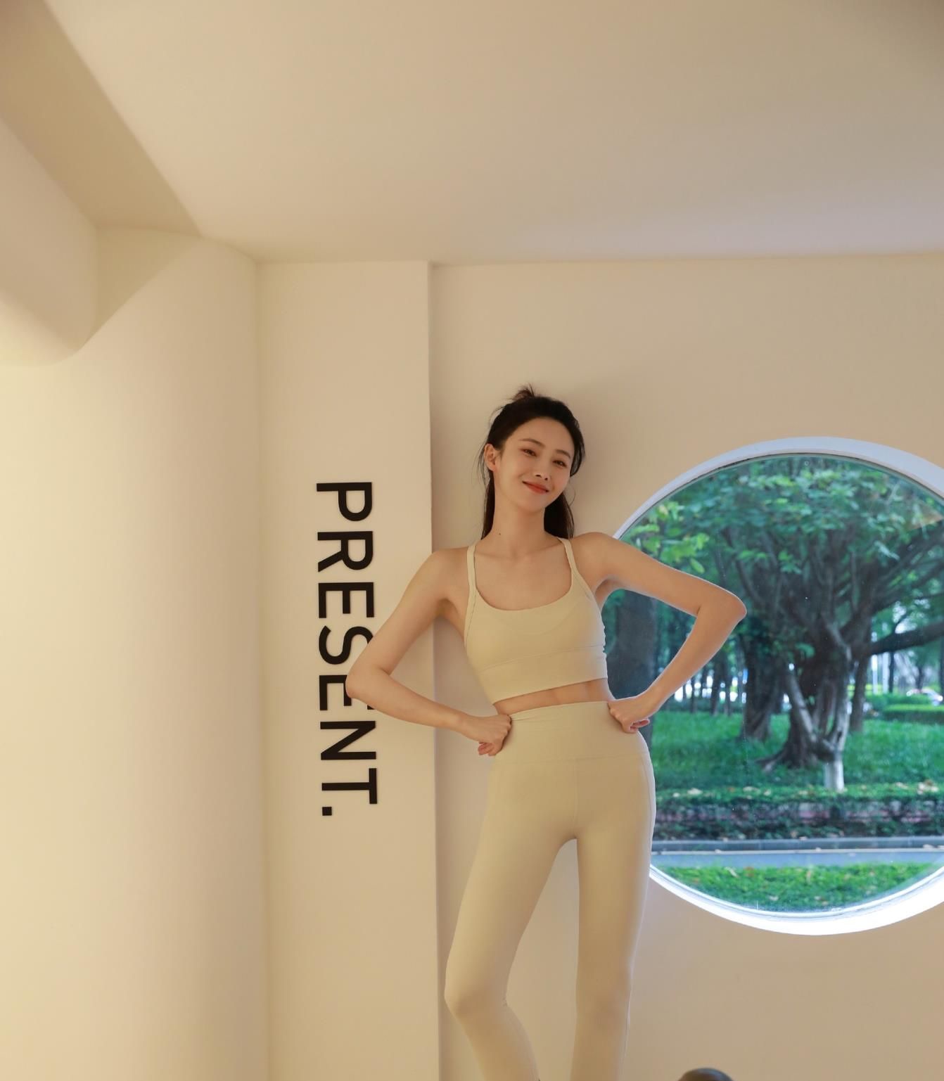 青春女星胡丹丹晒健美照片,样貌和打扮宛如刘亦菲__财经头条