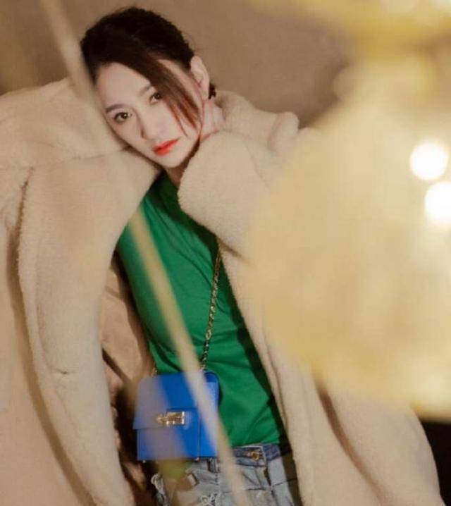 李小冉新剧花絮曝光!被靳东公主抱罕见含羞,穿大衣尽显霸总范休闲区蓝鸢梦想 - Www.slyday.coM 李小冉新剧花絮曝光!被靳东公主抱罕见含羞,穿大衣尽显霸总范休闲区蓝鸢梦想 - Www.slyday.coM