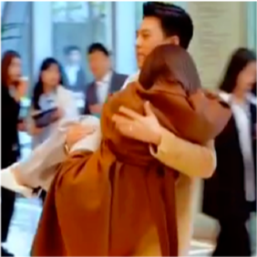 李小冉新剧花絮曝光!被靳东公主抱罕见含羞,穿大衣尽显霸总范休闲区蓝鸢梦想 - Www.slyday.coM 李小冉新剧花絮曝光!被靳东公主抱罕见含羞,穿大衣尽显霸总范休闲区蓝鸢梦想 - Www.slyday.coM