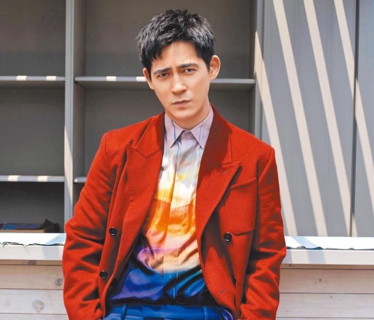 周渝民41岁生日,近照长胖了不少,和老婆一起在线秀恩爱