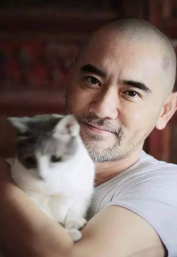 近照胖了很多,理光头霸气十足|赵文瑄|近照|光头_新浪新闻