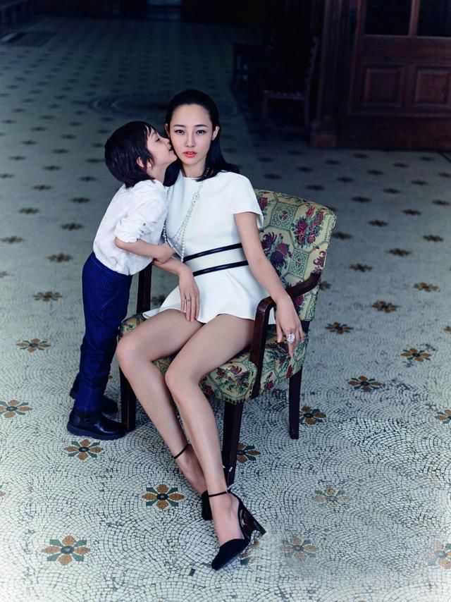 白百何罕见晒娃,儿子打扮帅气品味像母亲,14岁长成阳光大男孩|白百何