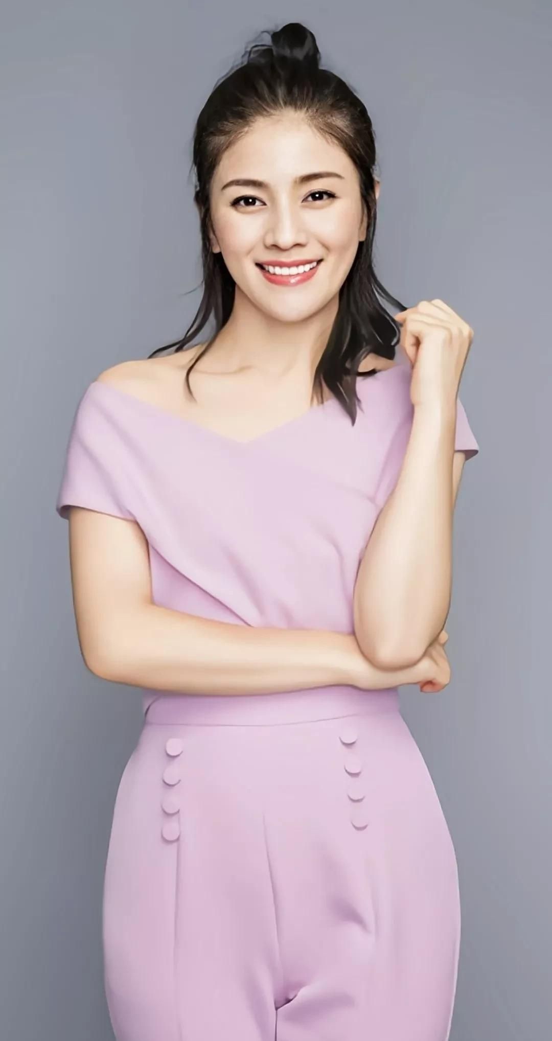 47的胡可依旧妩媚动人,非常具有东方女性的古典韵味休闲区蓝鸢梦想 - Www.slyday.coM 47的胡可依旧妩媚动人,非常具有东方女性的古典韵味休闲区蓝鸢梦想 - Www.slyday.coM