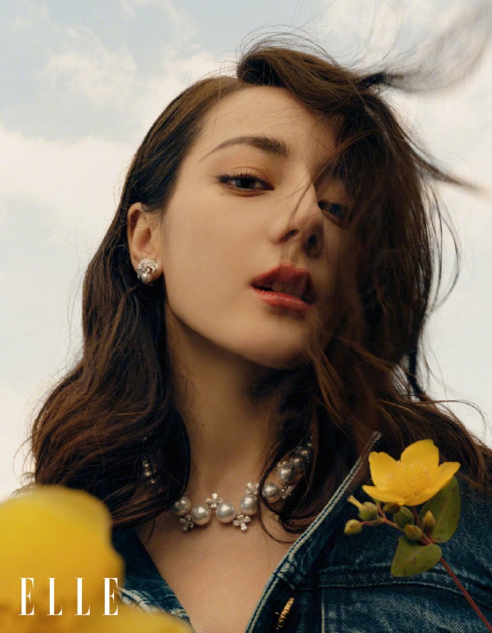 30岁迪丽热巴太美了天鹅颈艳丽红唇超迷人网友这也太美了