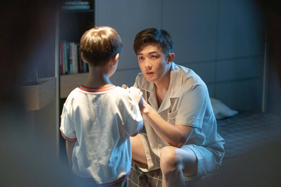 李泽锋新剧收视口碑双收男幼师职场日常引网友关注