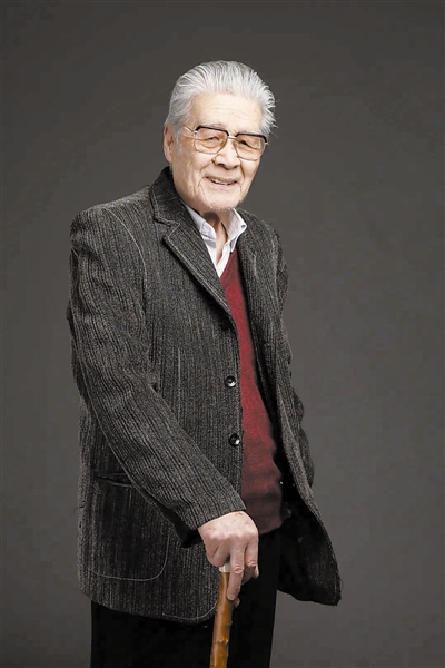 蓝天野为党和人民发好光和热