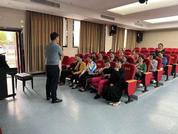 万山：特色老年教育赋彩“夕阳红”