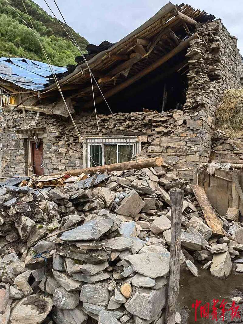 四川阿坝连发多次地震 森林消防赶赴现场救援休闲区蓝鸢梦想 - Www.slyday.coM