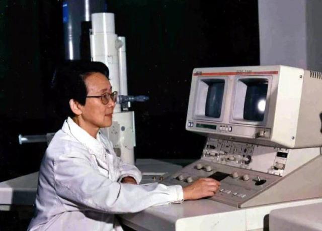 她的讣告，选了一张彩色照片休闲区蓝鸢梦想 - Www.slyday.coM