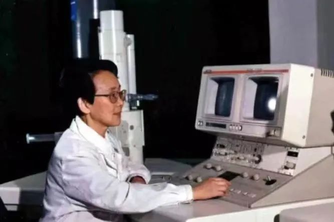 她的讣告，用了一张彩色照片休闲区蓝鸢梦想 - Www.slyday.coM