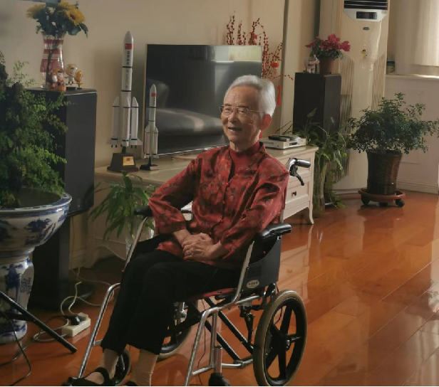 她的讣告，选了一张彩色照片休闲区蓝鸢梦想 - Www.slyday.coM