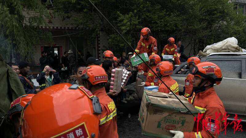 四川阿坝连发多次地震 森林消防赶赴现场救援休闲区蓝鸢梦想 - Www.slyday.coM