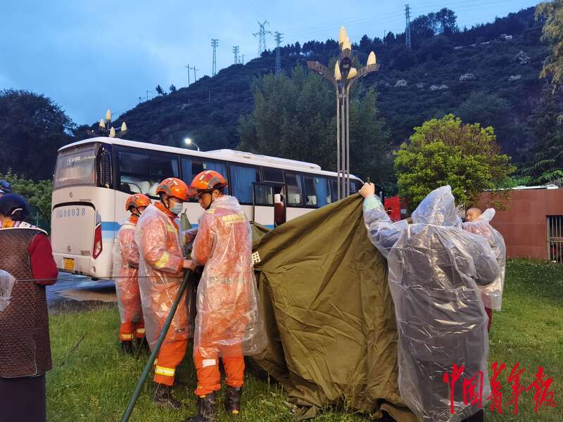 四川阿坝连发多次地震 森林消防赶赴现场救援休闲区蓝鸢梦想 - Www.slyday.coM