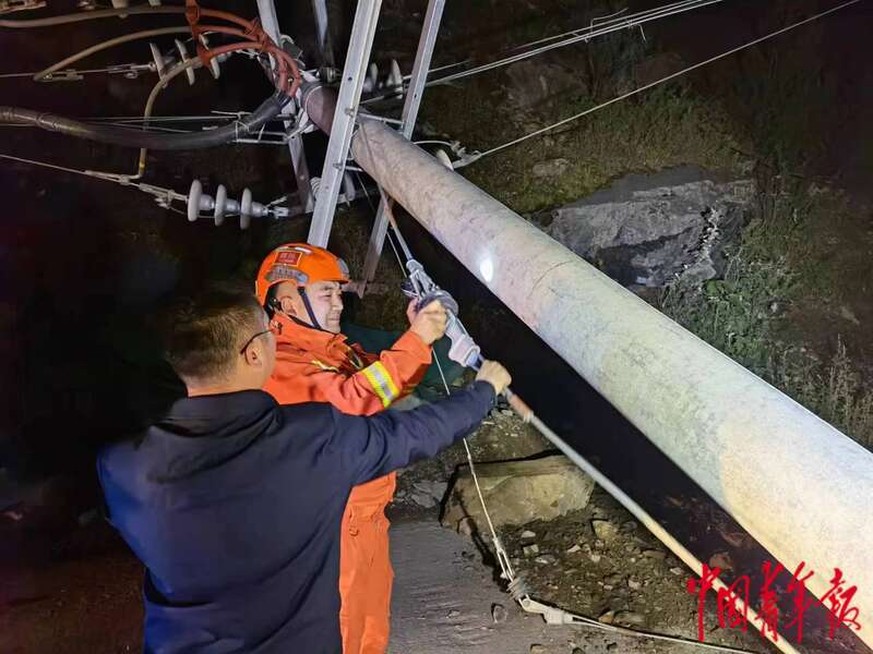 四川阿坝连发多次地震 森林消防赶赴现场救援休闲区蓝鸢梦想 - Www.slyday.coM