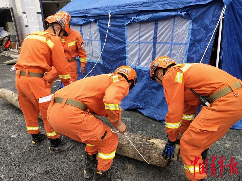 四川阿坝连发多次地震 森林消防赶赴现场救援休闲区蓝鸢梦想 - Www.slyday.coM