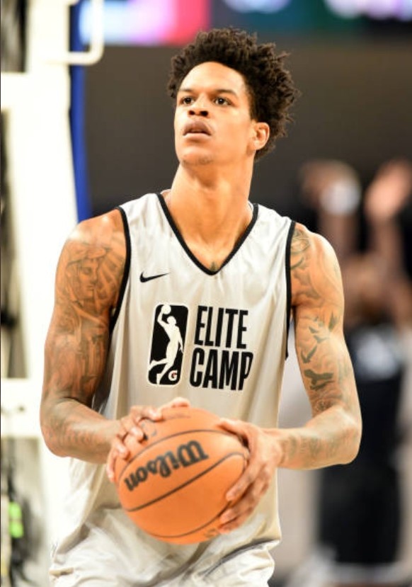 ta记者奥尼尔之子沙里夫今日为雄鹿试训并计划参加湖人试训