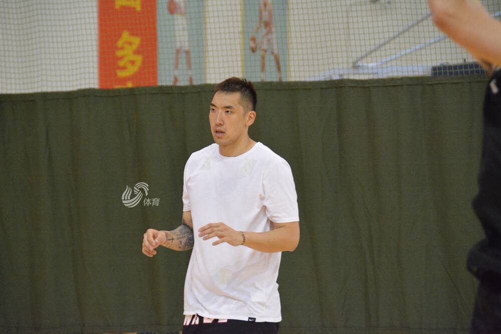 山东男篮新帅王晗正式带队训练首次透露外援选择