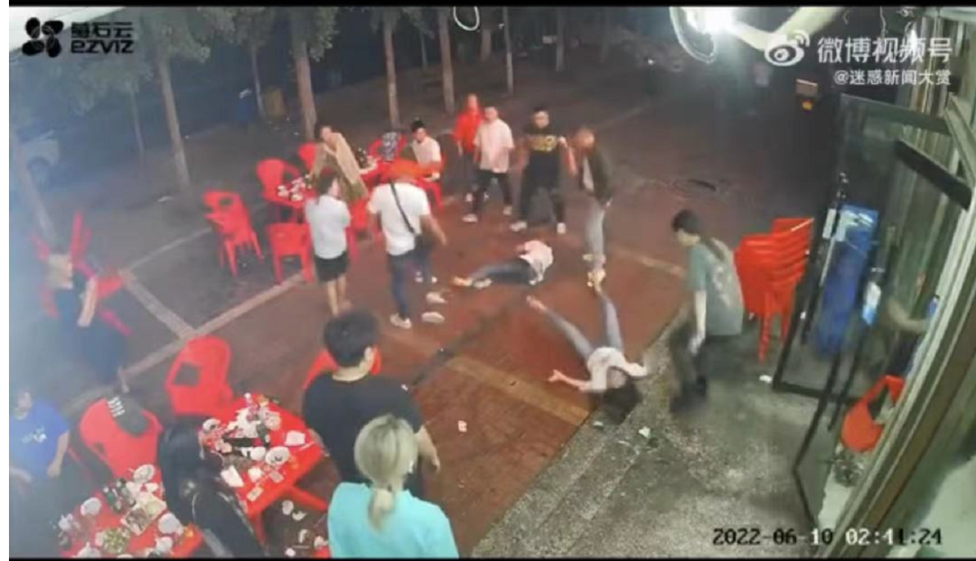 唐山女孩被暴力围殴是所有人的噩梦:她不止是她,她是我们休闲区蓝鸢梦想 - Www.slyday.coM 唐山女孩被暴力围殴是所有人的噩梦:她不止是她,她是我们休闲区蓝鸢梦想 - Www.slyday.coM