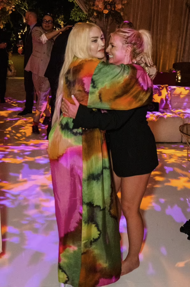 布兰妮大婚现场照曝光,造型尴尬令人啼笑皆非,前夫硬闯婚礼被捕休闲区蓝鸢梦想 - Www.slyday.coM 布兰妮大婚现场照曝光,造型尴尬令人啼笑皆非,前夫硬闯婚礼被捕休闲区蓝鸢梦想 - Www.slyday.coM