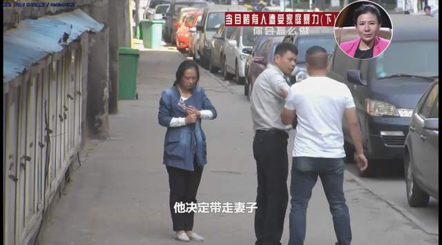 监控拍下正义的一幕,女子遭遇家庭暴力,随即让人触动的瞬间开始休闲区蓝鸢梦想 - Www.slyday.coM 监控拍下正义的一幕,女子遭遇家庭暴力,随即让人触动的瞬间开始休闲区蓝鸢梦想 - Www.slyday.coM