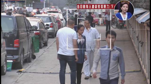 监控拍下正义的一幕,女子遭遇家庭暴力,随即让人触动的瞬间开始休闲区蓝鸢梦想 - Www.slyday.coM 监控拍下正义的一幕,女子遭遇家庭暴力,随即让人触动的瞬间开始休闲区蓝鸢梦想 - Www.slyday.coM