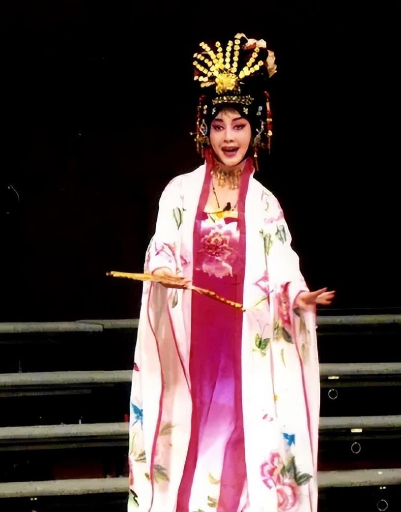 魏慧丽:因"高小姐"红遍全国,嫁武生教授,与女儿情同姐妹|精变|魏慧丽