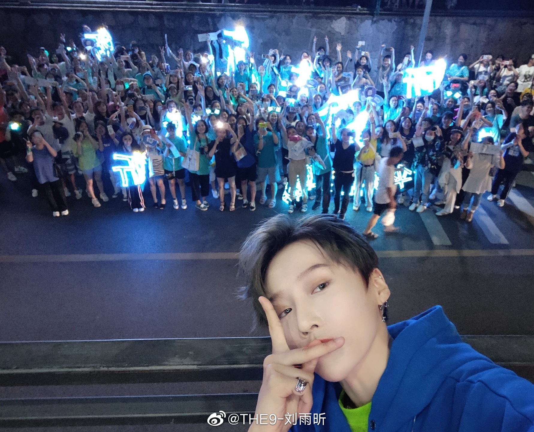 刘雨昕和粉丝大合照系列记录每次的相见时刻