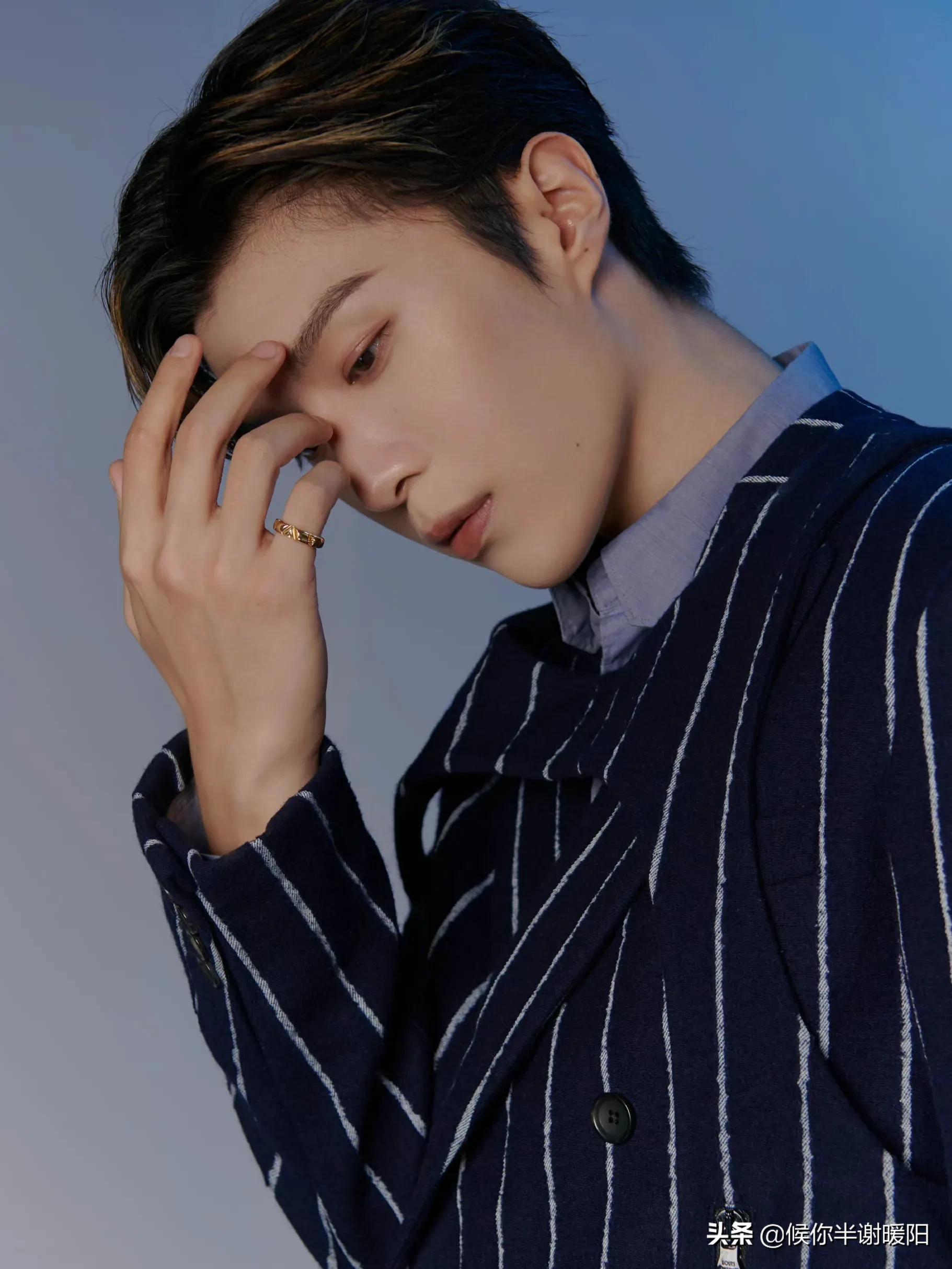 条纹西装真的太考验颜值:下面这几位男明星才是真的驾驭住了!