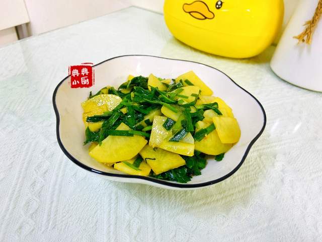 韭菜炒土豆片,味道独特,超好吃,没吃过的一定要试试|韭菜|土豆片|土豆