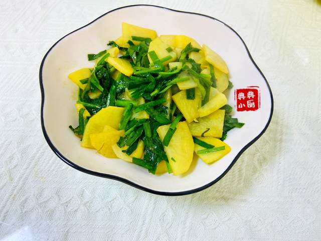 韭菜炒土豆片,味道独特,超好吃,没吃过的一定要试试|韭菜|土豆片|土豆