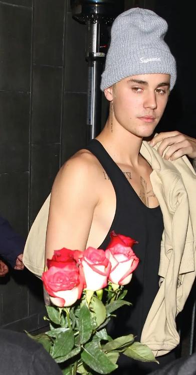 小天王比伯得怪病右脸面瘫？晒自拍不能眨眼不能笑，或损失上亿休闲区蓝鸢梦想 - Www.slyday.coM