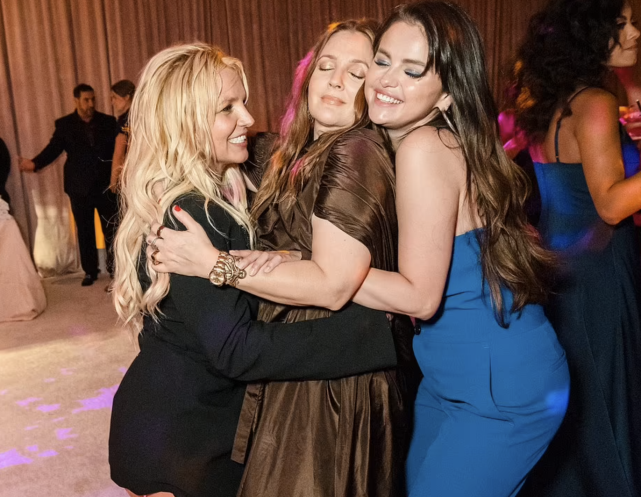 布兰妮大婚现场照曝光,造型尴尬令人啼笑皆非,前夫硬闯婚礼被捕休闲区蓝鸢梦想 - Www.slyday.coM 布兰妮大婚现场照曝光,造型尴尬令人啼笑皆非,前夫硬闯婚礼被捕休闲区蓝鸢梦想 - Www.slyday.coM