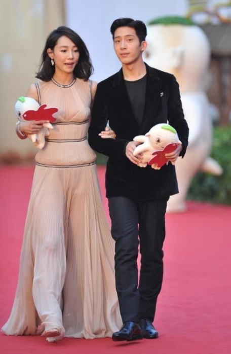 有种红毯尴尬叫“得罪造型师”,章子怡成“卤蛋”,有人暴露缺陷休闲区蓝鸢梦想 - Www.slyday.coM 有种红毯尴尬叫“得罪造型师”,章子怡成“卤蛋”,有人暴露缺陷休闲区蓝鸢梦想 - Www.slyday.coM