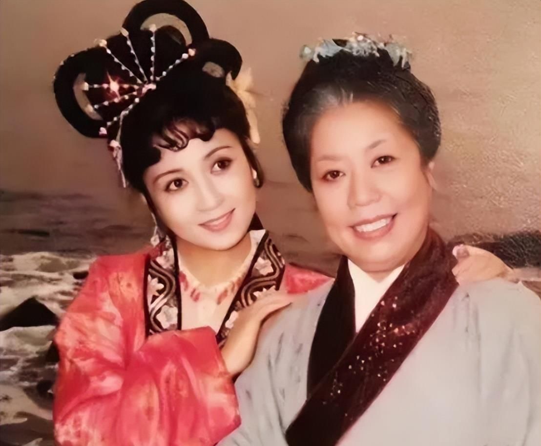 并对她说道:"放心去学习吧,家里一切都有我",袁振林的话让魏慧丽十分